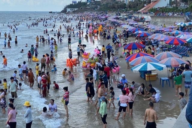 Từ 12h trưa 1/6, tỉnh Bà Rịa - Vũng Tàu cấm tắm biển để phòng chống dịch Covid-19.