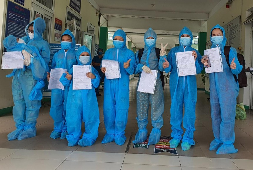 8 bệnh nhân khỏi COVID-19 được cho xuất viện sáng ngày 3/6 tại Đà Nẵng.