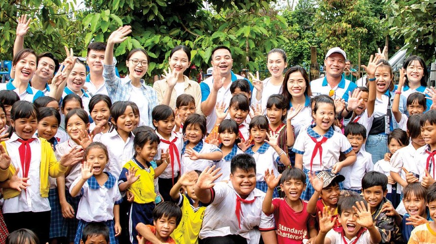 Khải Hoàn Land tổ chức ngày hội đọc sách, giao lưu và trao tặng tủ sách cho Trường Tiểu học Bù Cà Mau - Bình Phước.