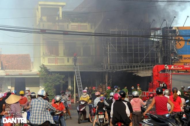 Thị xã Đông Hòa tìm người có mặt tại hiện trường vụ cháy xảy ra ở địa phương ngày vào ngày 23/6.
