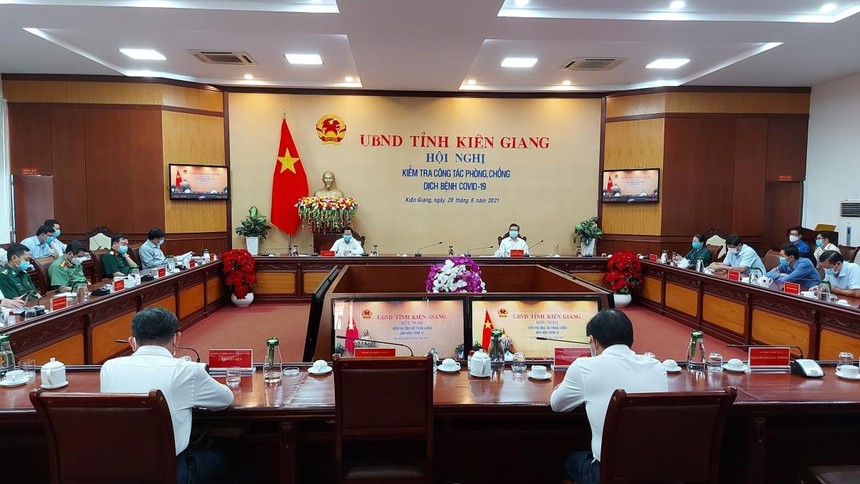 Kiên Giang họp trực tuyến chỉ đạo công tác phòng chống dịch bệnh chiều 28/6.