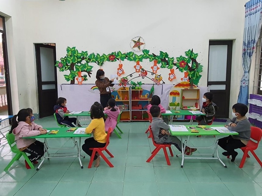 Trường mầm non Bồ Lý, huyện Tam Đảo tổ chức cho học sinh ngồi học giãn cách để đảm bảo an toàn. Ảnh: Minh Hường- Báo Vĩnh Phúc