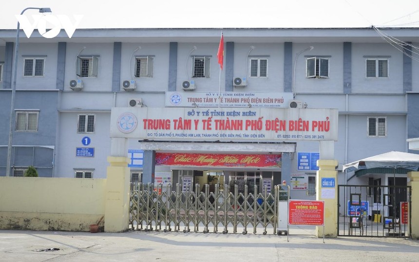 Cả 2 bệnh nhân nhiễm COVID-19 mới của tỉnh Điện Biên đều đã được đưa về bệnh viện dã chiến để điều trị.