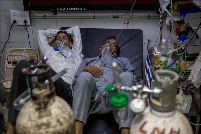 Bệnh nhân Covid-19 điều trị tại Ấn Độ (Ảnh: Reuters).