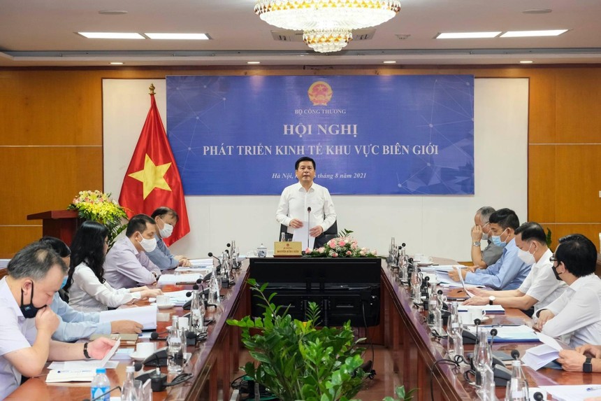 Bộ trưởng Bộ Công Thương Nguyễn Hồng Diên chủ trì hội nghị. Ảnh: VGP.