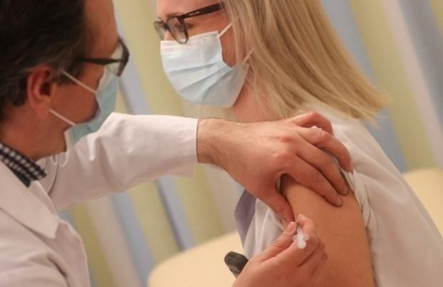Tiêm vaccine cho người dân Bỉ. (Nguồn: brusselstimes.com).