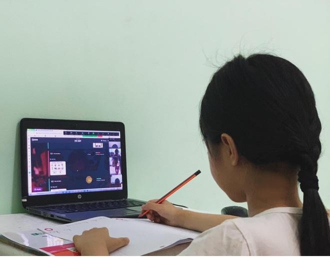 So với các khối lớp khác, học sinh lớp 1 công lập của Hà Nội sẽ học trực tuyến muộn hơn một tuần. 