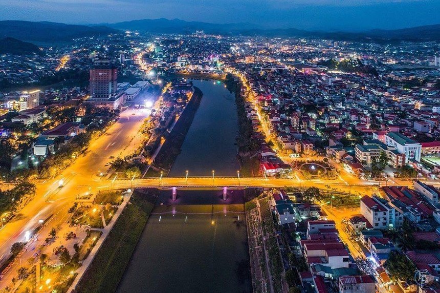 Lạng Sơn sở hữu tiềm năng phát triển kinh tế lớn với các hoạt động thương mại biên giới sôi động, tổng kim ngạch lên tới hàng tỷ đô la mỗi năm.