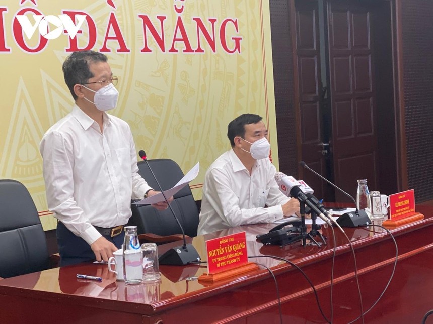 Ông Nguyễn Văn Quảng, Bí thư Thành ủy Đà Nẵng phát biểu tại cuộc họp giao ban Ban Chỉ đạo phòng chống dịch thành phố chiều 15/9.