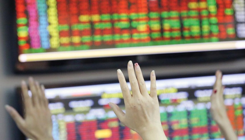 Thị trường chứng khoán gần đây có “sóng” cổ phiếu vốn hóa nhỏ.