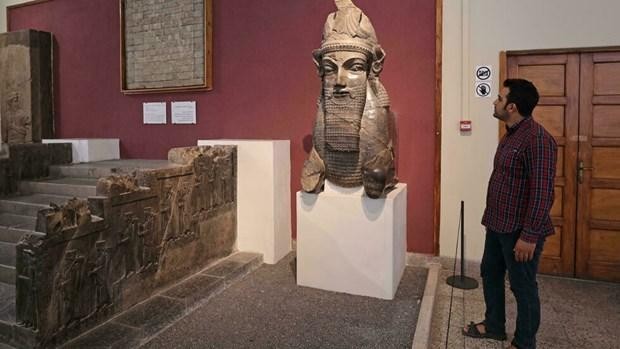 Khách tham quan bảo tàng quốc gia Iran. (Ảnh: AFP).