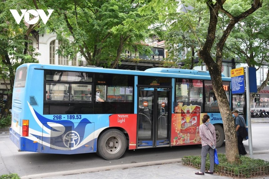 Dự kiến, sau khi TP Hà Nội nới lỏng giãn cách, dịch vụ vận tải hành khách công cộng bằng xe buýt sẽ được hoạt động trở lại.