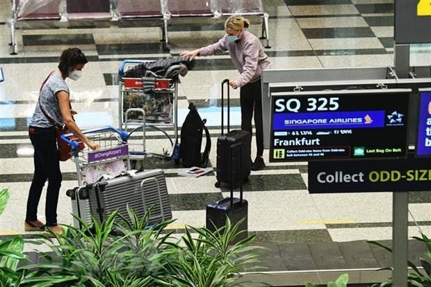 Hành khách tại sân bay quốc tế Changi, Singapore, ngày 8/9/2021. (Ảnh: THX/TTXVN).