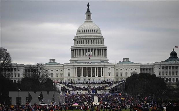 Người biểu tình tập trung tại khu vực tòa nhà Quốc hội Mỹ ở Washington, DC ngày 6/1/2021. (Ảnh: AFP/TTXVN).