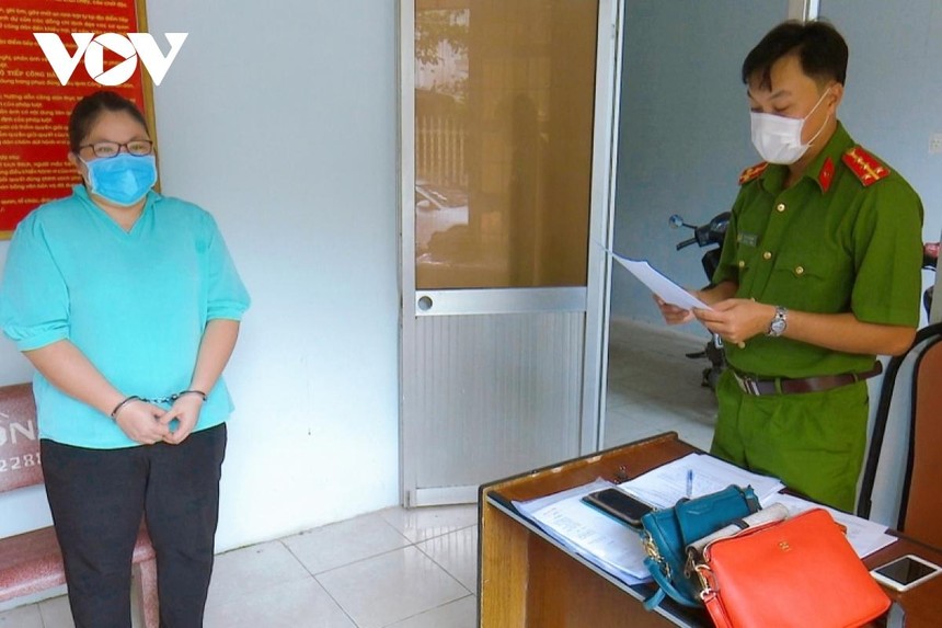 Cơ quan Công an tống đạt quyết định khởi tố vụ án, khởi tố bị can và lệnh bắt bị can để tạm giam đối với Nguyễn Phương Thanh.