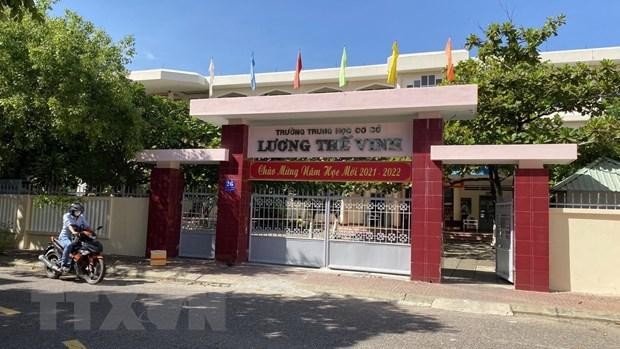 Trường trung học cơ sở Lương Thế Vinh (Quy Nhơn) đã cho học sinh nghỉ học khẩn cấp trong sáng ngày 20/10 do phát hiện ca mắc COVID-19 là học sinh lớp 9 của trường. (Ảnh: Tường Quân/TTXVN).