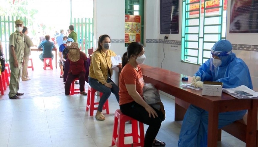 Tiêm vaccine cho người dân phường Long Bình, TP.Biên Hòa (Ảnh: CDC Đồng Nai).