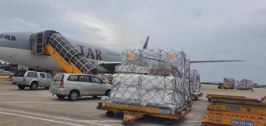 Lô thuốc 100 tỷ đồng do bầu Thuỵ tài trợ đã về đến Sân bay Tân Sơn Nhất