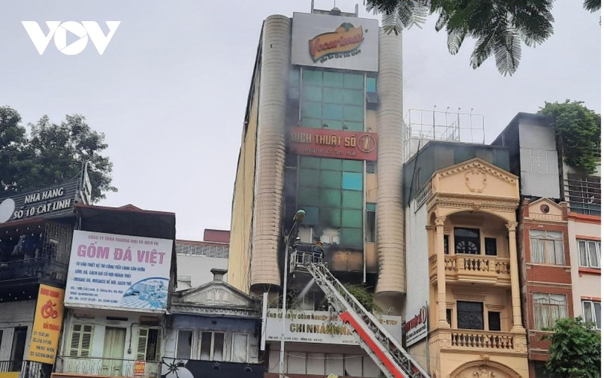 Cháy tòa nhà văn phòng cho thuê trên phố Cát Linh (Hà Nội)