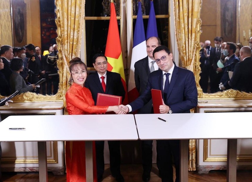 Vietjet và Safran ký kết thoả thuận hợp tác chiến lược toàn diện, doanh số hợp tác trị giá 10 tỷ USD giữa hai bên. Sự kiện diễn ra dưới sự chứng kiến của Thủ tướng Chính phủ Việt Nam Phạm Minh Chính, Thủ tướng Cộng hoà Pháp Jean Castex và lãnh đạo cấp cao của hai nước.