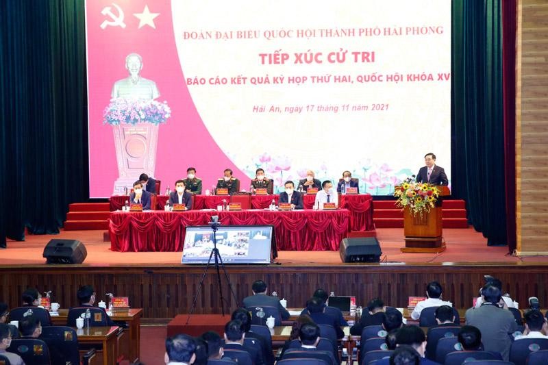Chủ tịch Quốc hội Vương Đình Huệ tiếp xúc cử tri quận Hải An (Hải Phòng). 