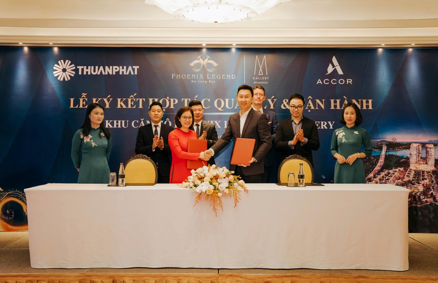 Bà Vũ Thị Thanh Huyên – Tổng Giám đốc Thuận Phát và ông Nguyễn Quý Tuấn - Giám Đốc Phát Triển - Tập đoàn Accor tại Việt Nam ký kết văn bản hợp tác.