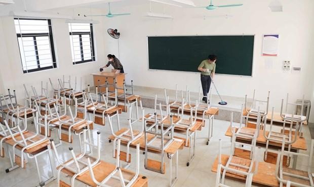 Trường THPT Trương Định, quận Hoàng Mai đã cơ bản hoàn tất công tác chuẩn bị để đón học sinh đi học trực tiếp theo kế hoạch. (Ảnh: Thanh Tùng/TTXVN).