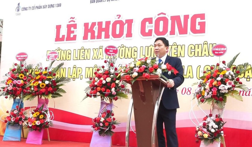 Ông Lù Văn Cường - phó bí thư, chủ tịch UBND huyện Yên Châu phát biểu trong lễ khởi công.