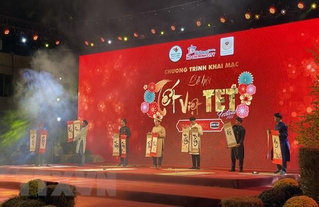 Lễ hội Tết Việt lần 3 năm 2022 chú trọng quảng bá những giá trị văn hóa truyền thống của dân tộc Việt và điểm đến du lịch hấp dẫn tại Thành phố Hồ Chí Minh. (Ảnh: Mỹ Phương/TTXVN).