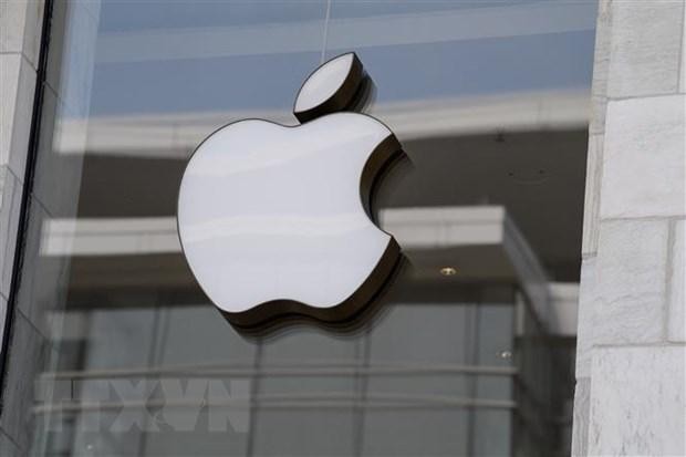 Biểu tượng Apple tại cửa hàng ở Washington, DC, Mỹ. (Ảnh: AFP/TTXVN).