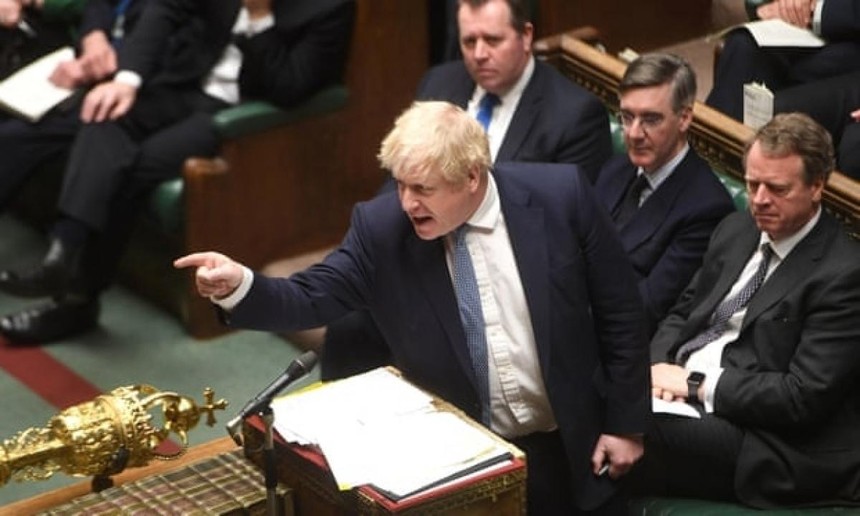 Thủ tướng Anh Boris Johnson vẫn đối mặt với sức ép rất lớn từ bê bối tiệc tùng. (Ảnh: The Guardian).