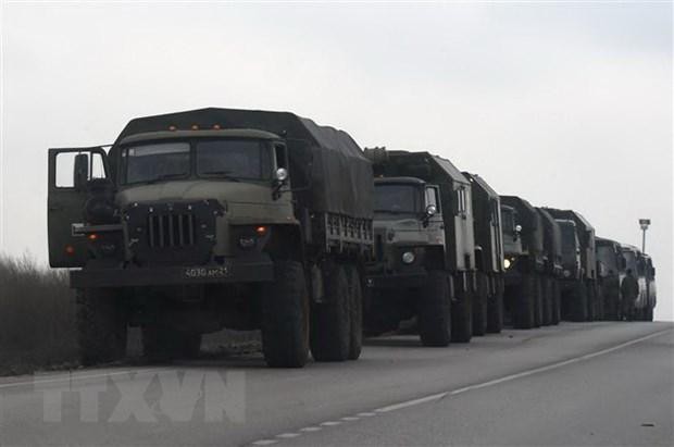 Xe quân sự của Nga được triển khai ở vùng Rostov, miền Nam Nga, giáp với Cộng hòa nhân dân Donetsk (DPR) tự xưng ở miền Đông Ukraine, ngày 23/2/2022. (Ảnh: AFP/TTXVN).