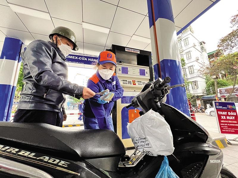 Nếu cuộc xung đột Nga - Ukraine khiến nguồn cung dầu khí bị ngắt quãng, giá dầu tăng cao thì sẽ ảnh hưởng tới tăng trưởng kinh tế của Việt Nam.