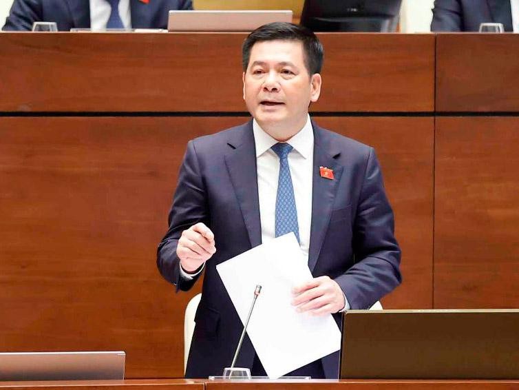 Bộ trưởng Bộ Công thương Nguyễn Hồng Diên trả lời chất vấn.
