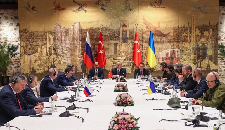 Phái đoàn Nga, Ukraine đàm phán tại Thổ Nhĩ Kỳ ngày 29/3 (Ảnh: Getty).