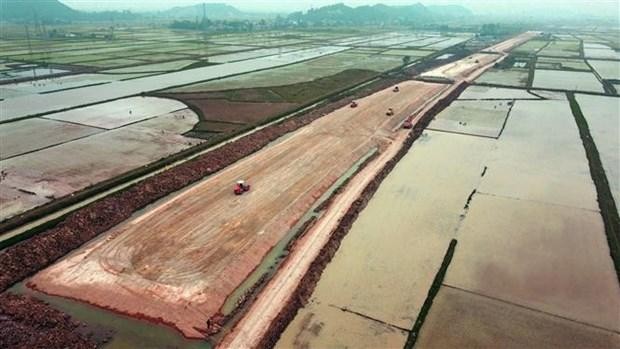 Công trường cao tốc Bắc-Nam phía Đông đoạn Nghi Sơn-Diễn Châu, những ngày giáp Tết Nguyên đán 2022. (Ảnh: Huy Hùng/TTXVN).