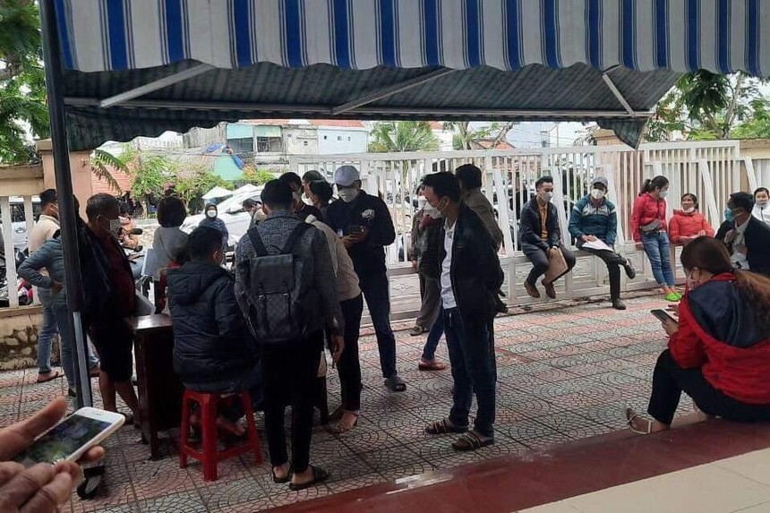 Chính quyền huyện Hòa Vang, Đà Nẵng xác nhận, số lượng hồ sơ giao dịch đất đai tại bộ phận một cửa của huyện Hòa Vang trong ngày 4/4 và 5/4 tăng đột biến dẫn đến ùn ứ.
