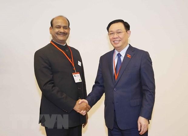 Chủ tịch Quốc hội Vương Đình Huệ hội kiến Chủ tịch Hạ viện Ấn Độ Om Birla nhân chuyến thăm Ấn Độ. (Ảnh: Doãn Tấn/TTXVN)