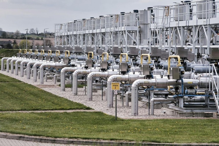 Các đường ống tại cơ sở lưu trữ khí đốt Wierzchowice ở Ba Lan. Nga đã ngắt nguồn cung khí đốt sang Ba Lan và Bulgaria sau khi 2 nước từ chối thanh toán bằng đồng rúp. Ảnh: Bloomberg.
