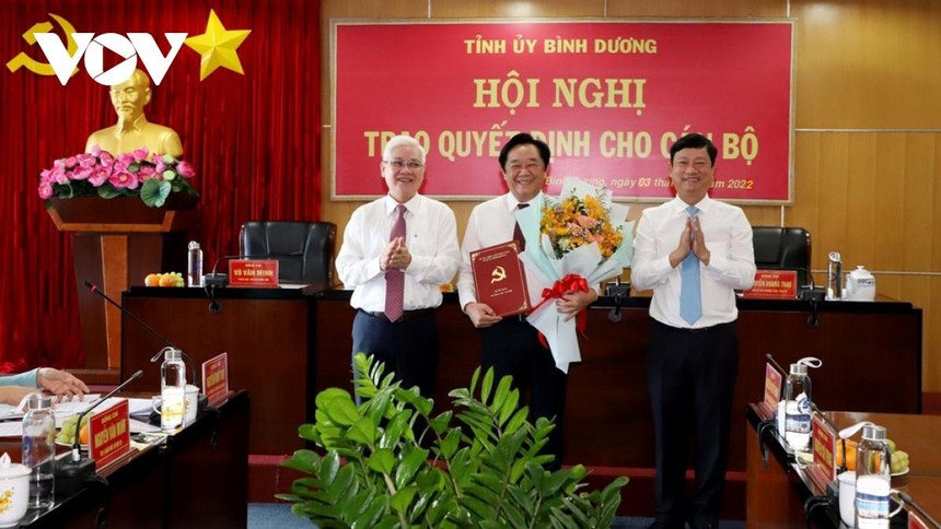 Quốc hội tỉnh.Ông Nguyễn Hoàng Thao, Phó Bí thư Thường trực Tỉnh ủy kiêm Hiệu trưởng Trường Chính trị tỉnh (giữa).