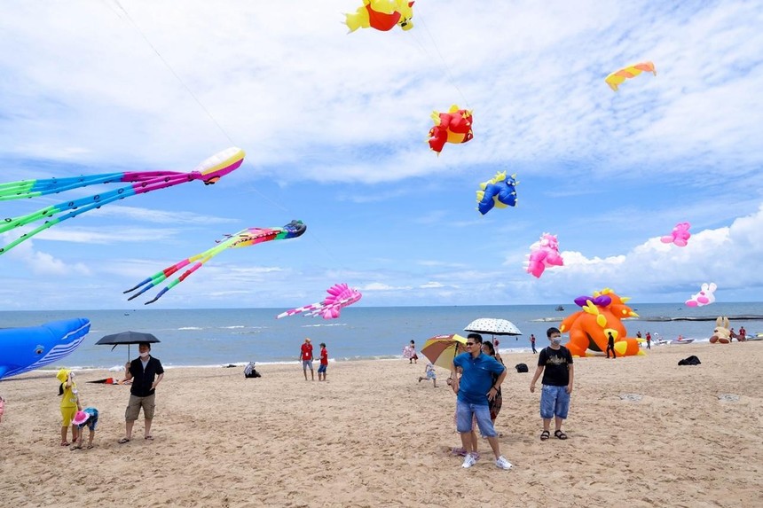 Miami Bikini Beach – NovaWorld Phan Thiet sôi động với nhiều môn thể thao biển trong lễ 30/4 năm nay.
