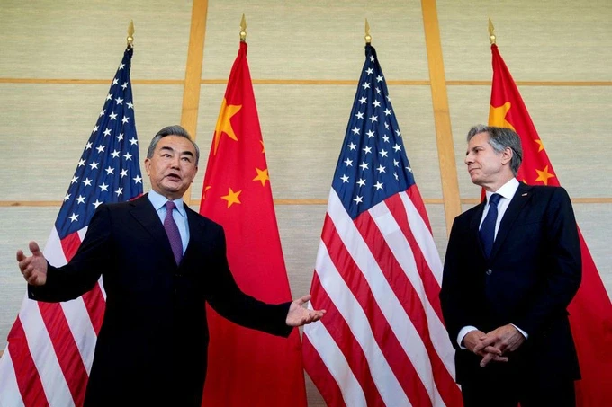Ngoại trưởng Mỹ Antony Blinken (phải) và người đồng cấp Trung Quốc Vương Nghị gặp nhau ngày 9/7 (Ảnh: Reuters).