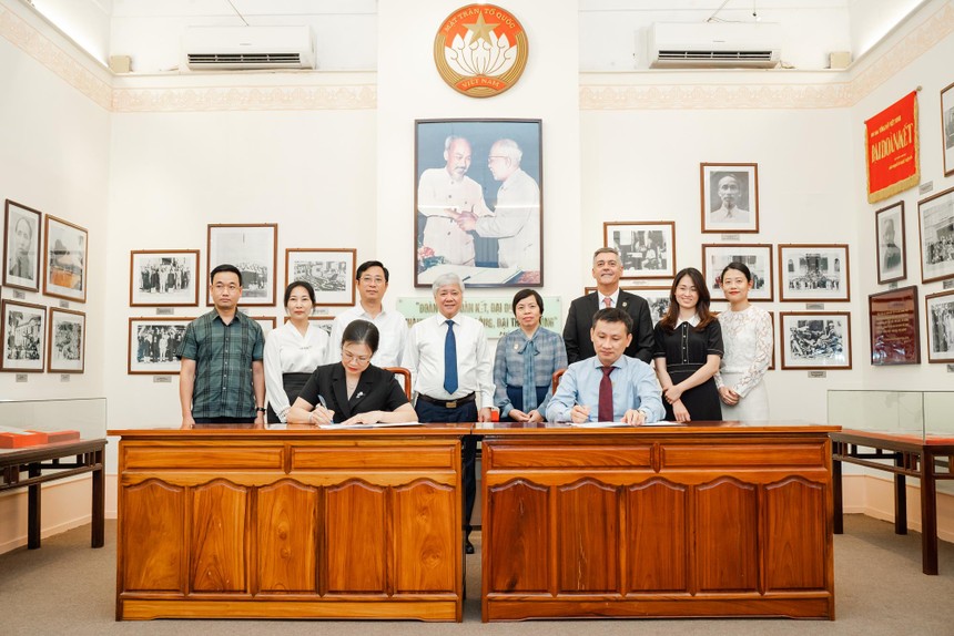 Đại diện UBTW MTTQ Việt Nam và Masterise Group ký kết chương trình hợp tác.