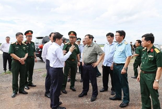 Thủ tướng Phạm Minh Chính kiểm tra, khảo sát dự án nhà ga T3 Cảng hàng không quốc tế Tân Sơn Nhất. (Ảnh: Dương Giang/TTXVN).