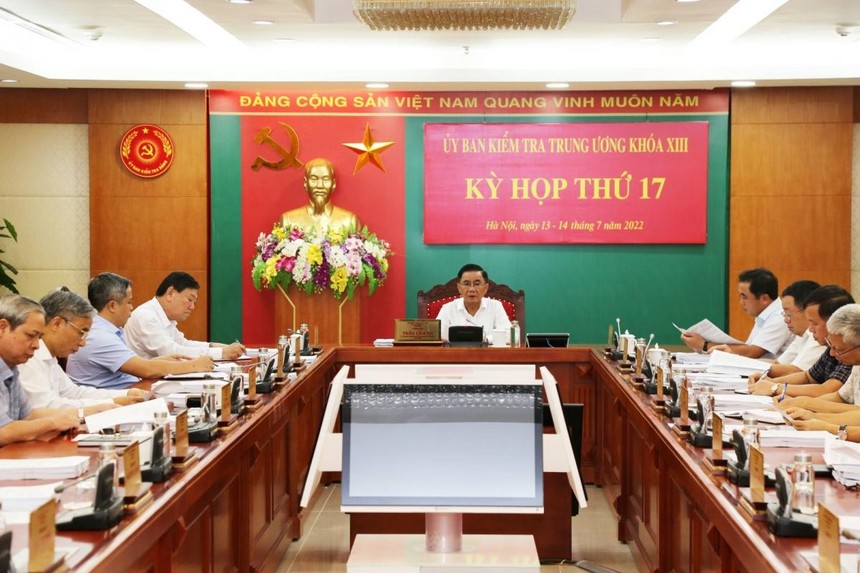 Ông Trần Cẩm Tú chủ trì kỳ họp thứ 17 của Ủy ban Kiểm tra Trung ương.