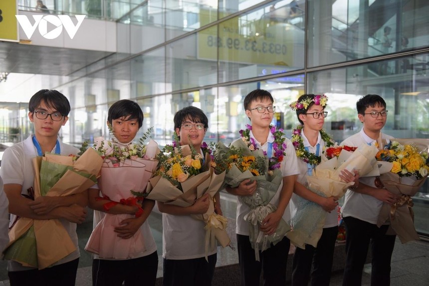 Đội tuyển học sinh Việt Nam tham dự Olympic Toán học quốc tế 2022.