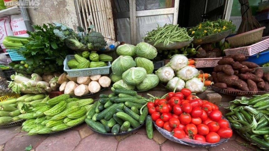 Theo khảo sát, nhìn chung các mặt hàng rau củ, quả đã bắt đầu giảm giá.