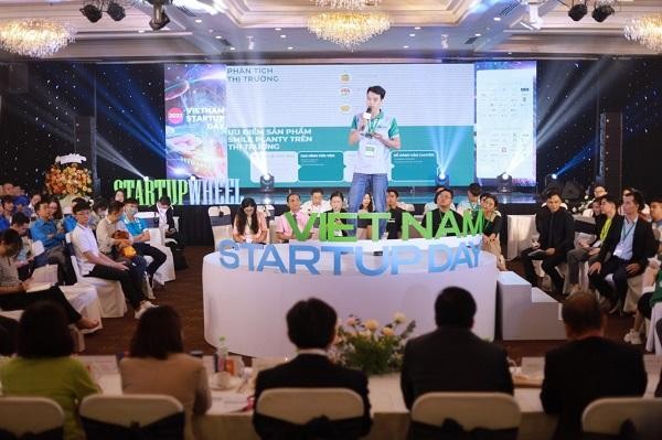 Các startup lần lượt trình bày dự án của mình tại sự kiện Vietnam Startup Day 2022.