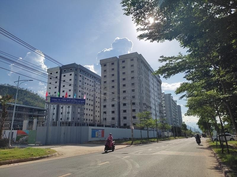 Dự án Khu chung cư nhà ở xã hội Khu công nghiệp Hòa Khánh hiện đang đang triển khai xây dựng 546 căn hộ tại các khối E3, E4, B2. Ảnh: Nguyễn Toàn.
