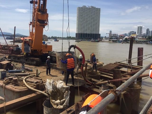Cienco4 đang triển khai cọc khoan nhồi tại cầu Xóm Bóng Nha Trang.